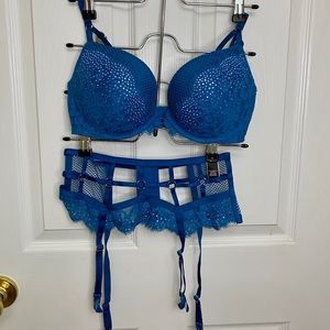 Victoria’s Secret Push-Up Bra 32DD & Garter Belt